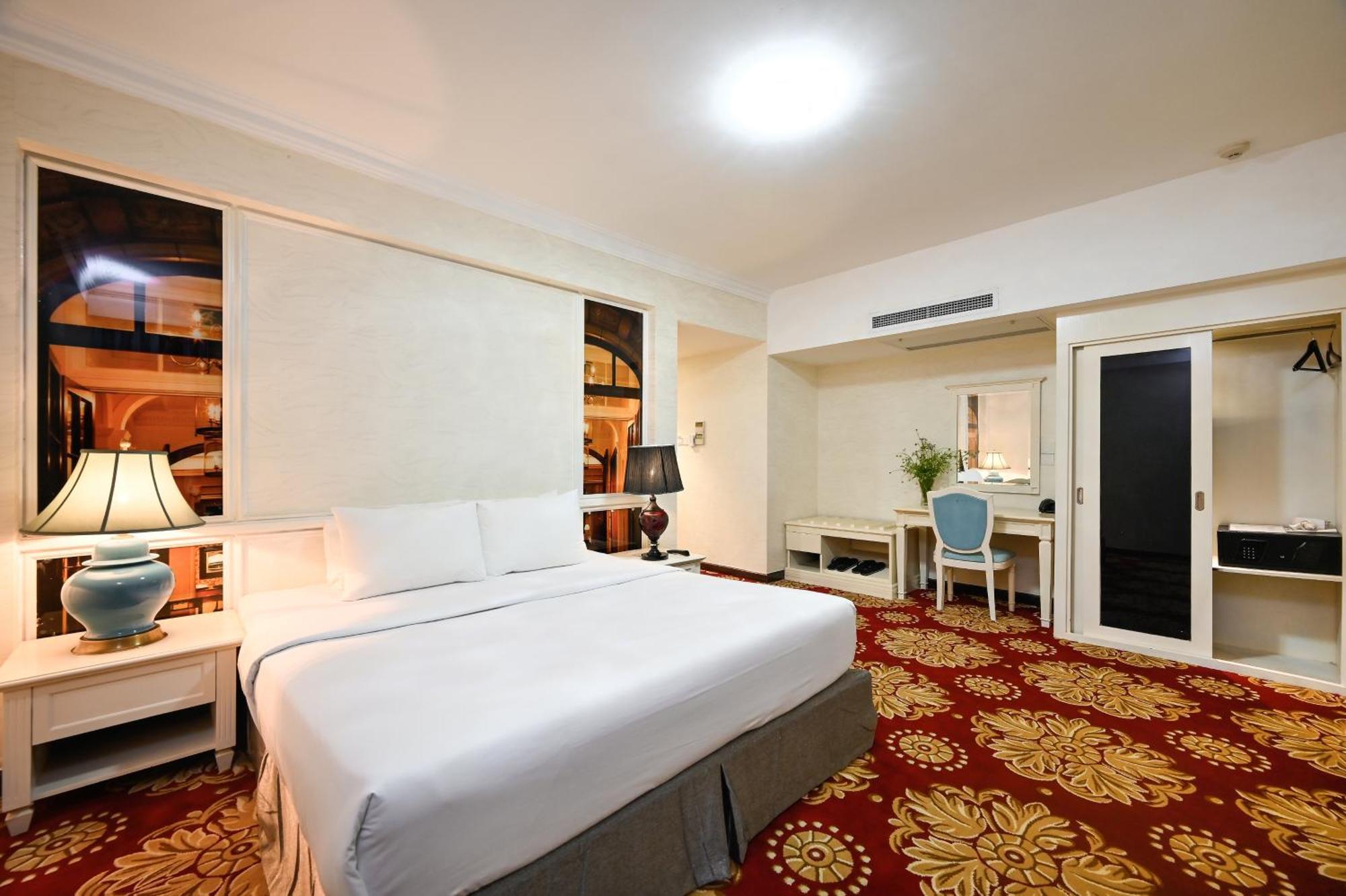 California Saigon Hotel & Rooftop Pool Ho Chi Minh City Exterior photo