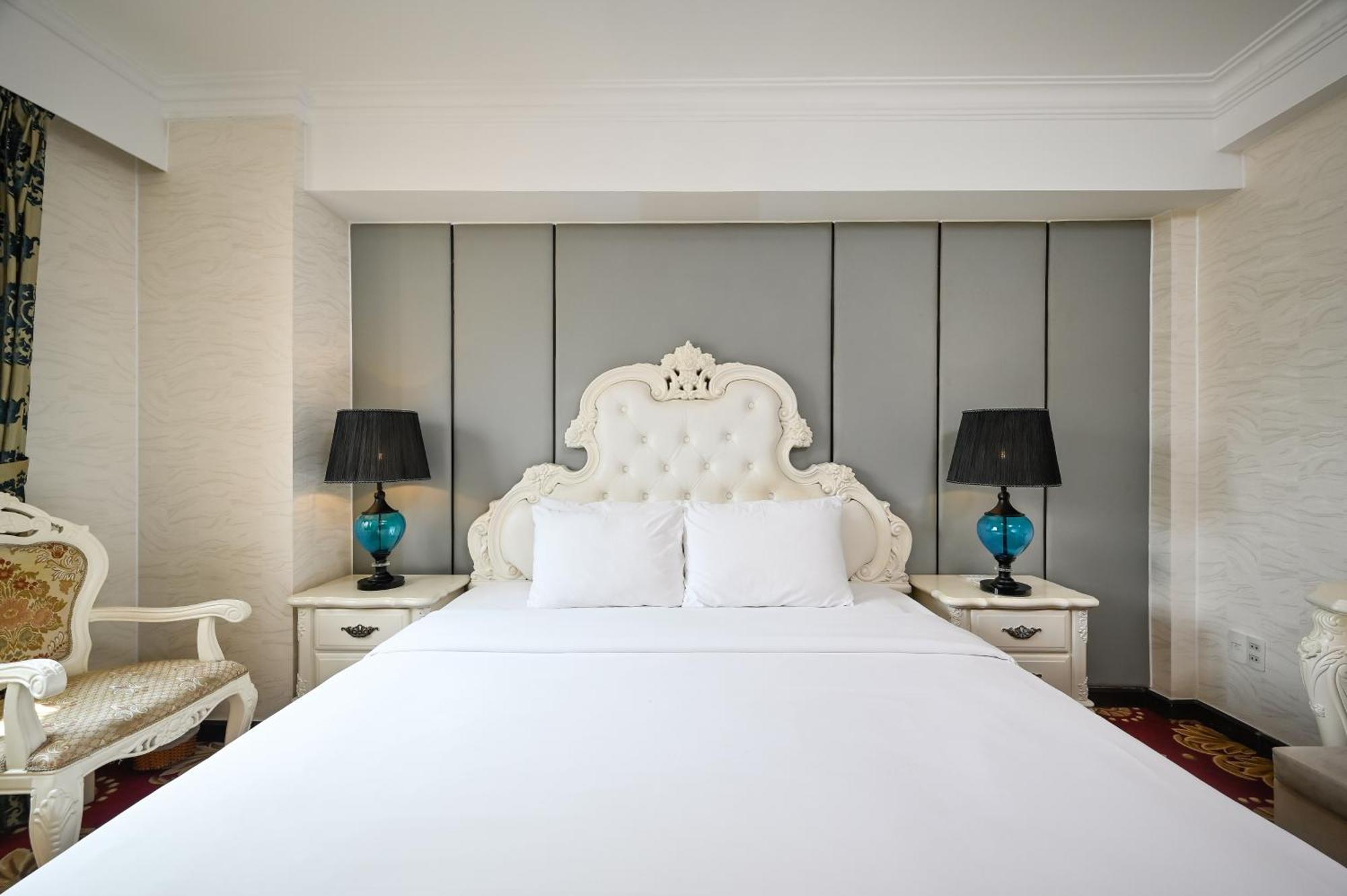 California Saigon Hotel & Rooftop Pool Ho Chi Minh City Room photo