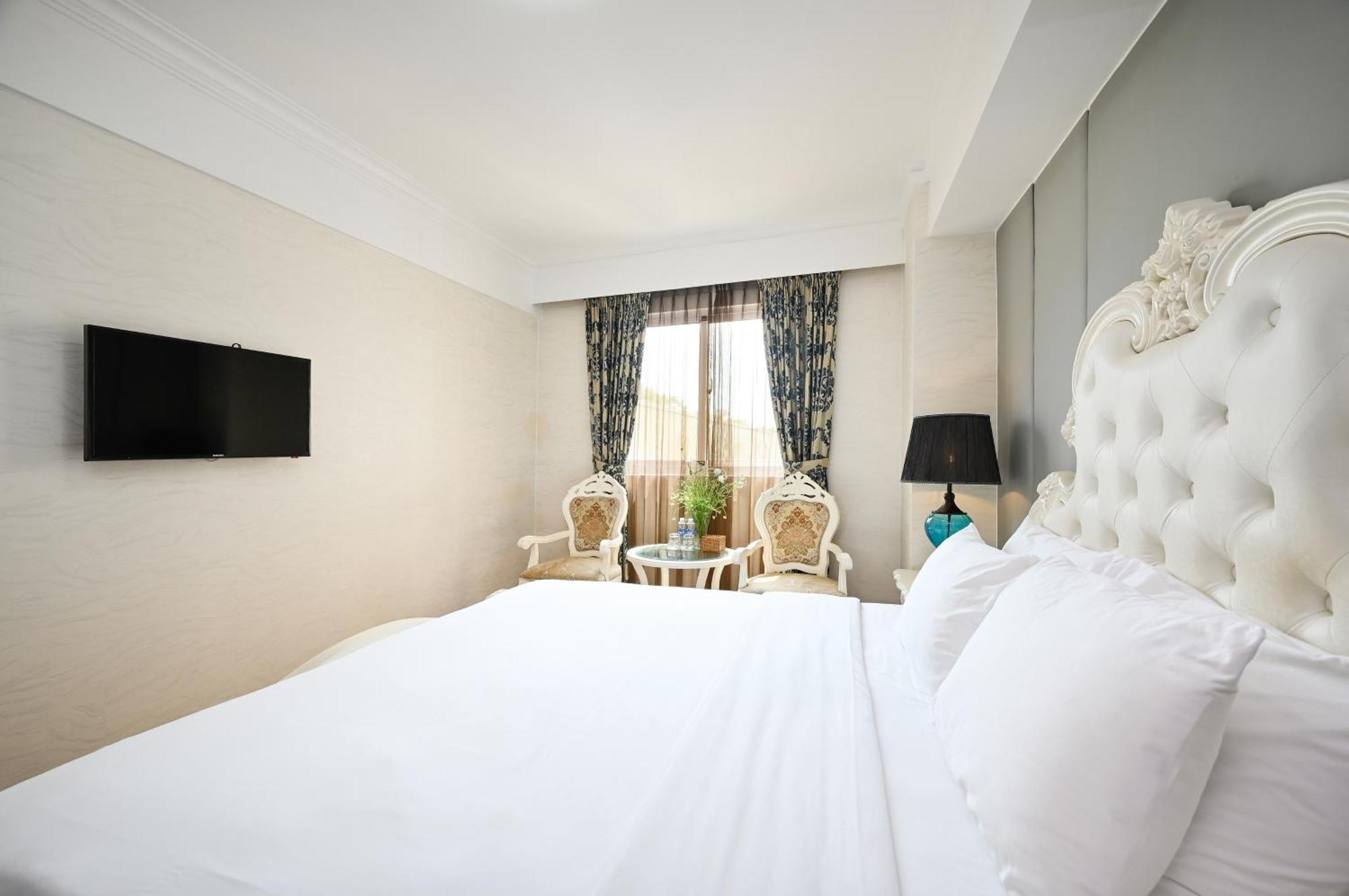 California Saigon Hotel & Rooftop Pool Ho Chi Minh City Exterior photo