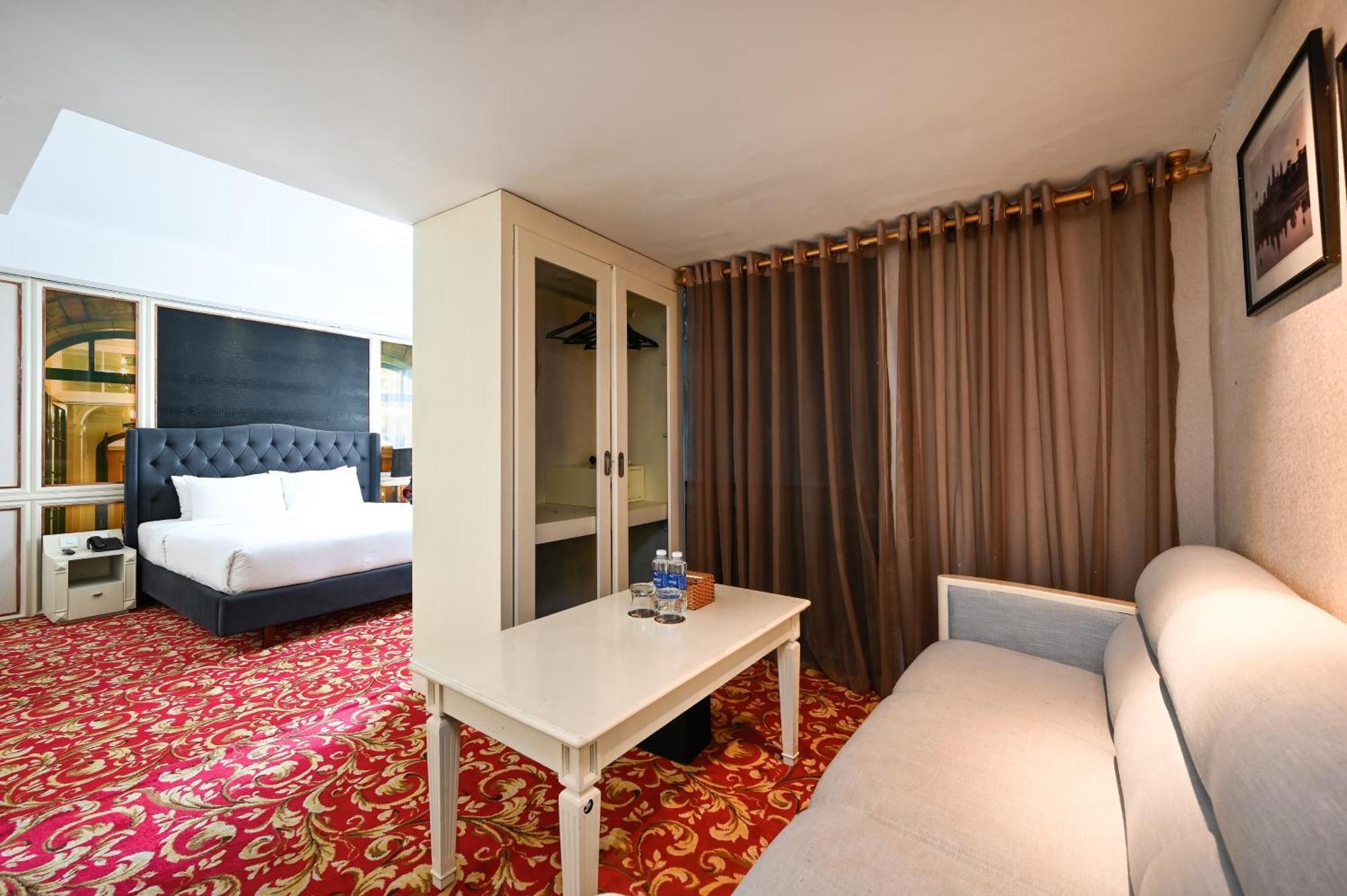 California Saigon Hotel & Rooftop Pool Ho Chi Minh City Exterior photo