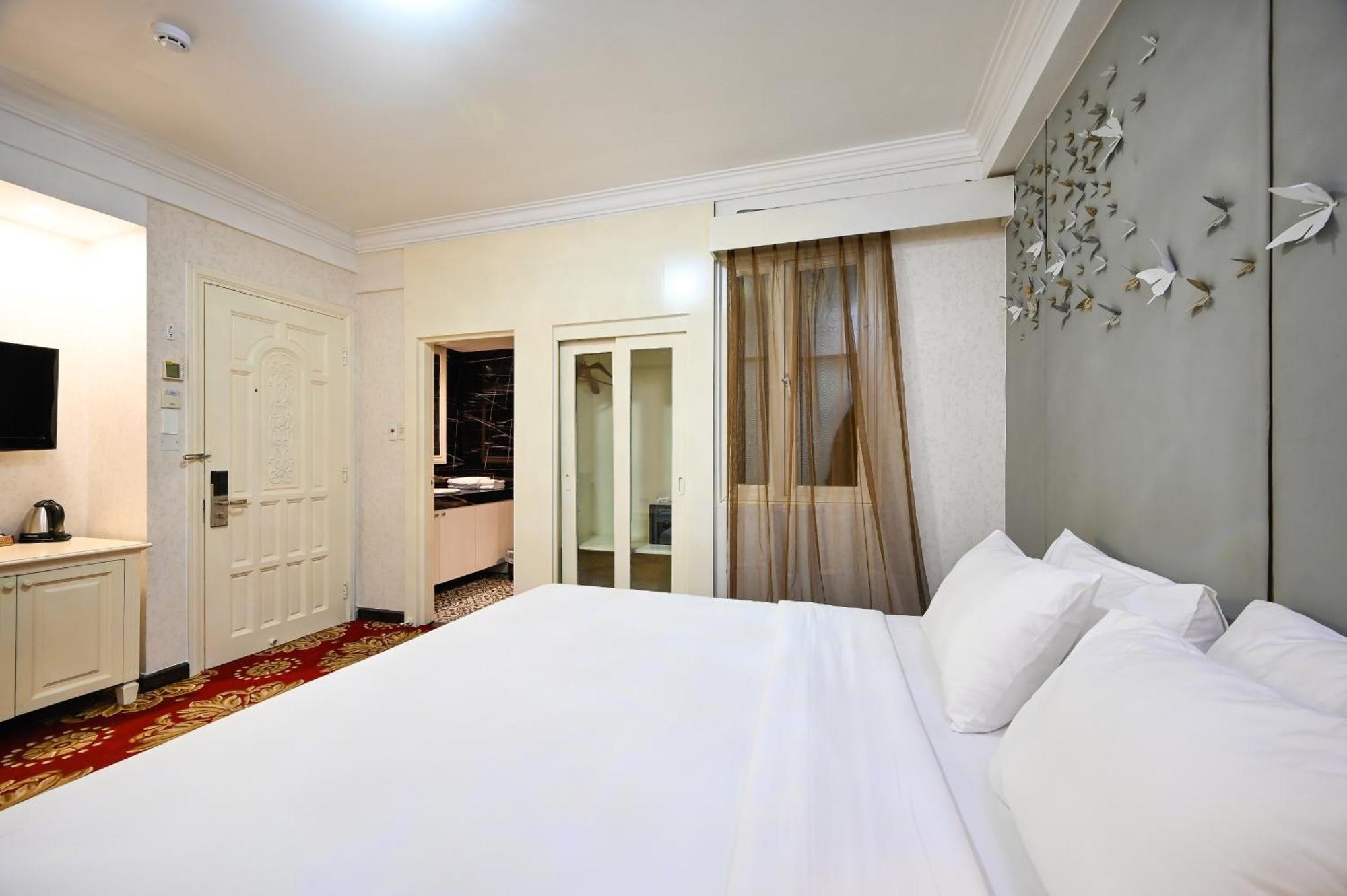 California Saigon Hotel & Rooftop Pool Ho Chi Minh City Room photo