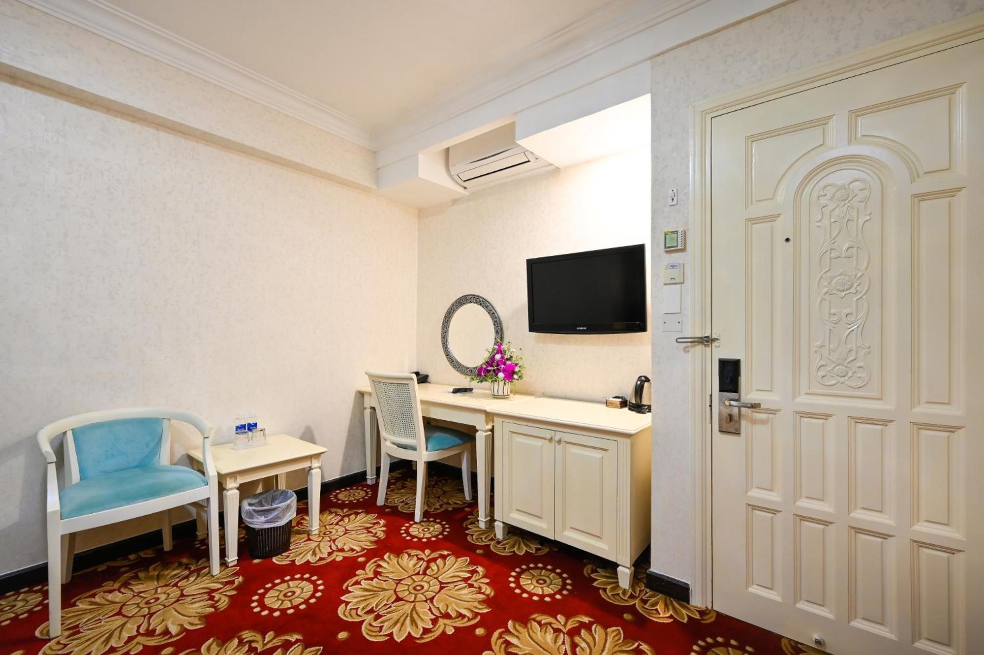 California Saigon Hotel & Rooftop Pool Ho Chi Minh City Room photo