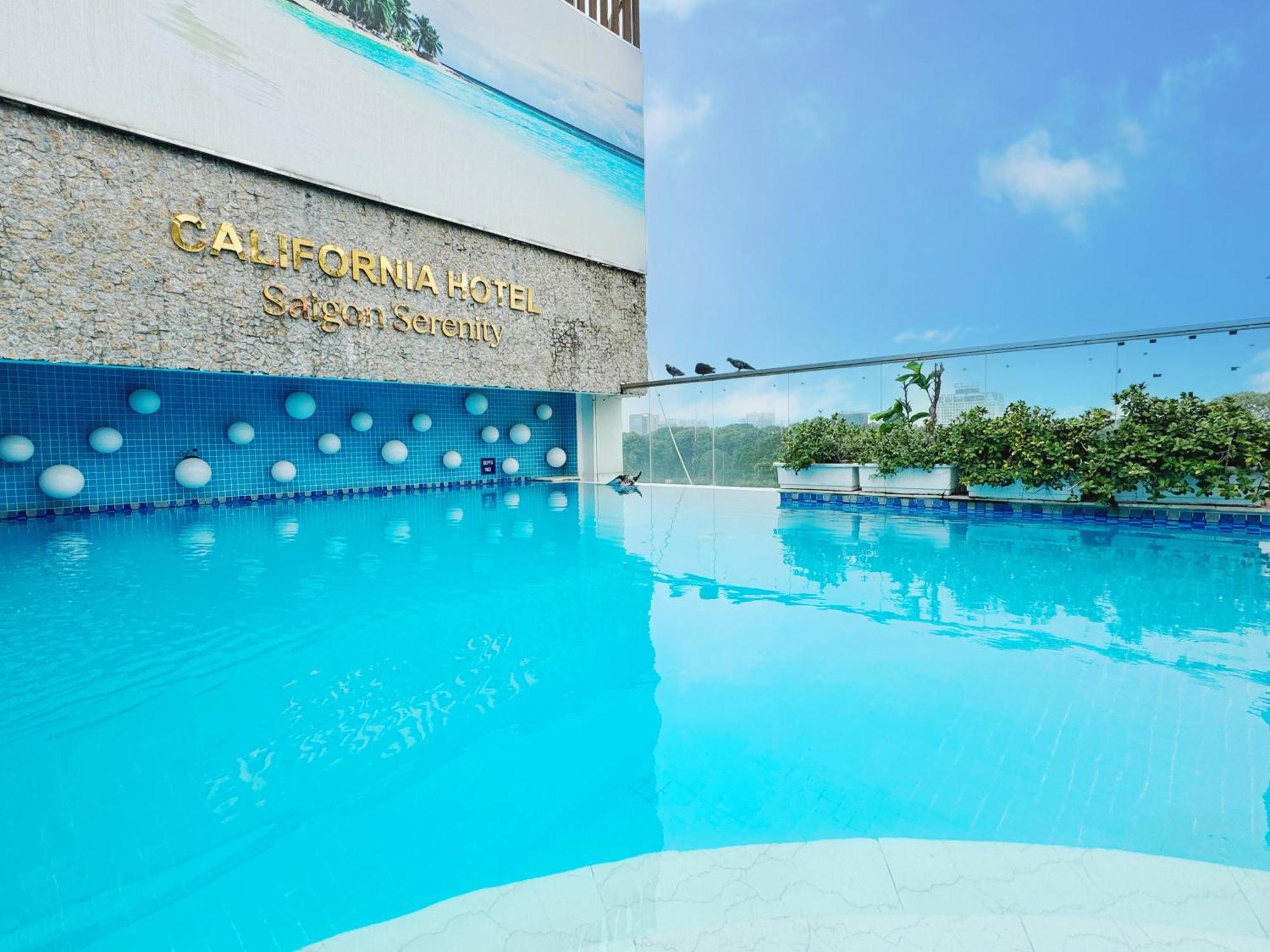 California Saigon Hotel & Rooftop Pool Ho Chi Minh City Exterior photo
