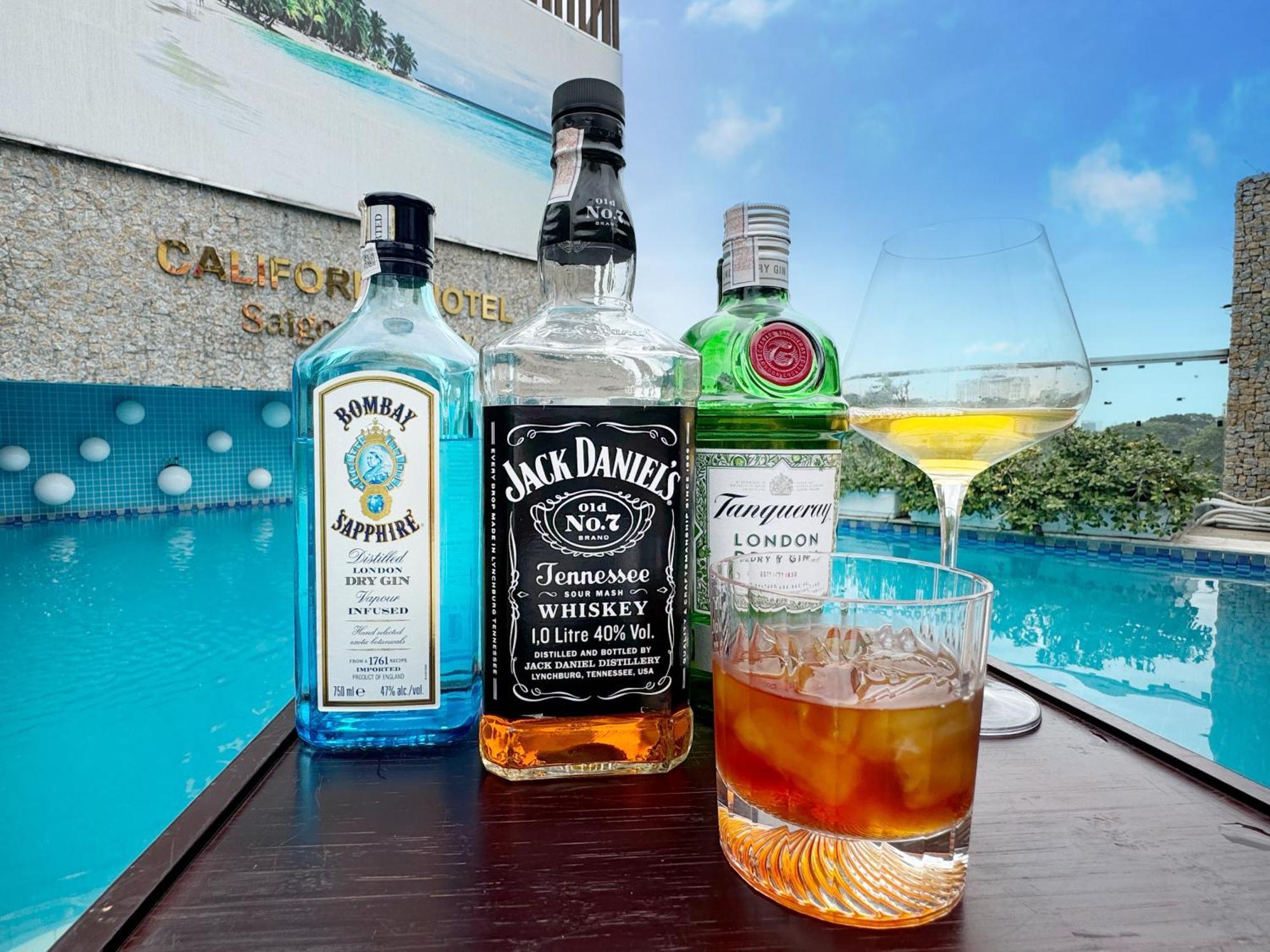 California Saigon Hotel & Rooftop Pool Ho Chi Minh City Exterior photo