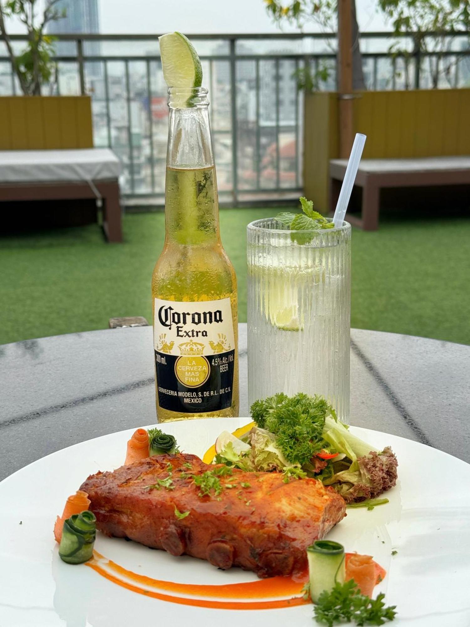 California Saigon Hotel & Rooftop Pool Ho Chi Minh City Exterior photo